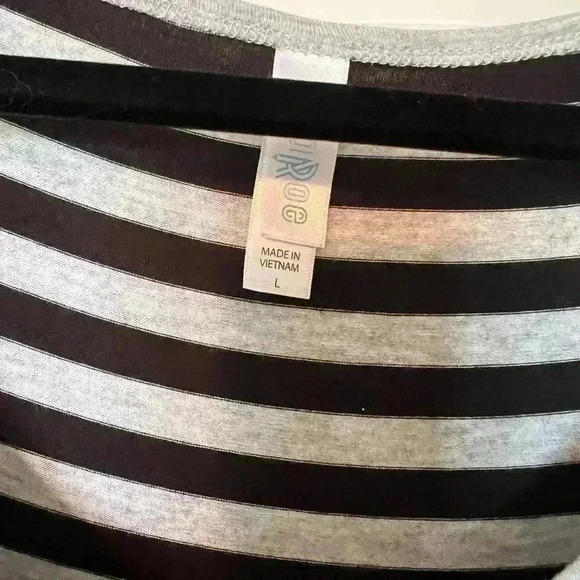 Black and grey chevron tee Large - Picture 2 of 4